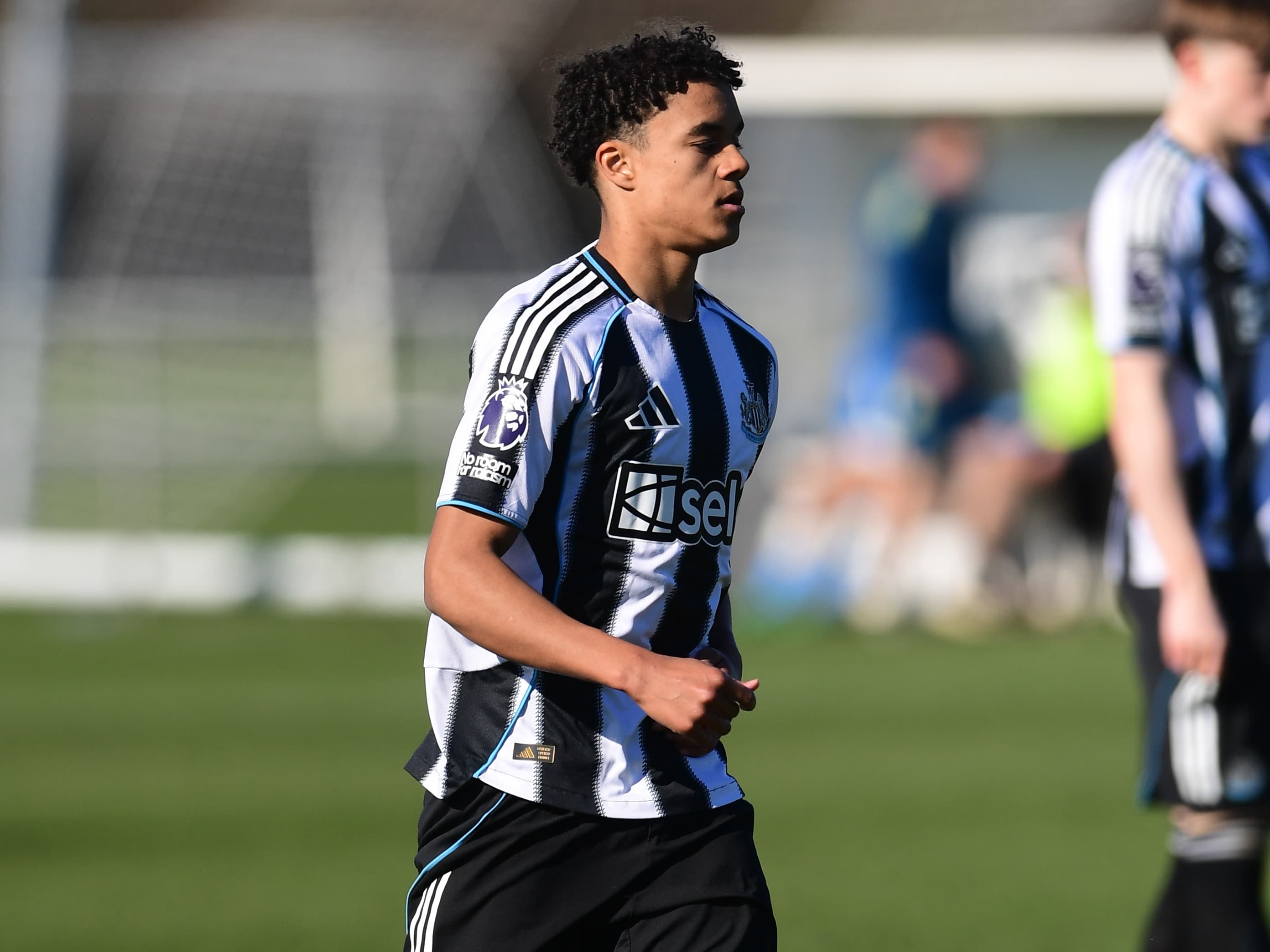 Newspaper Title: Knights of Youth Defy Old Guard: Nottingham Forest vs. Newcastle United