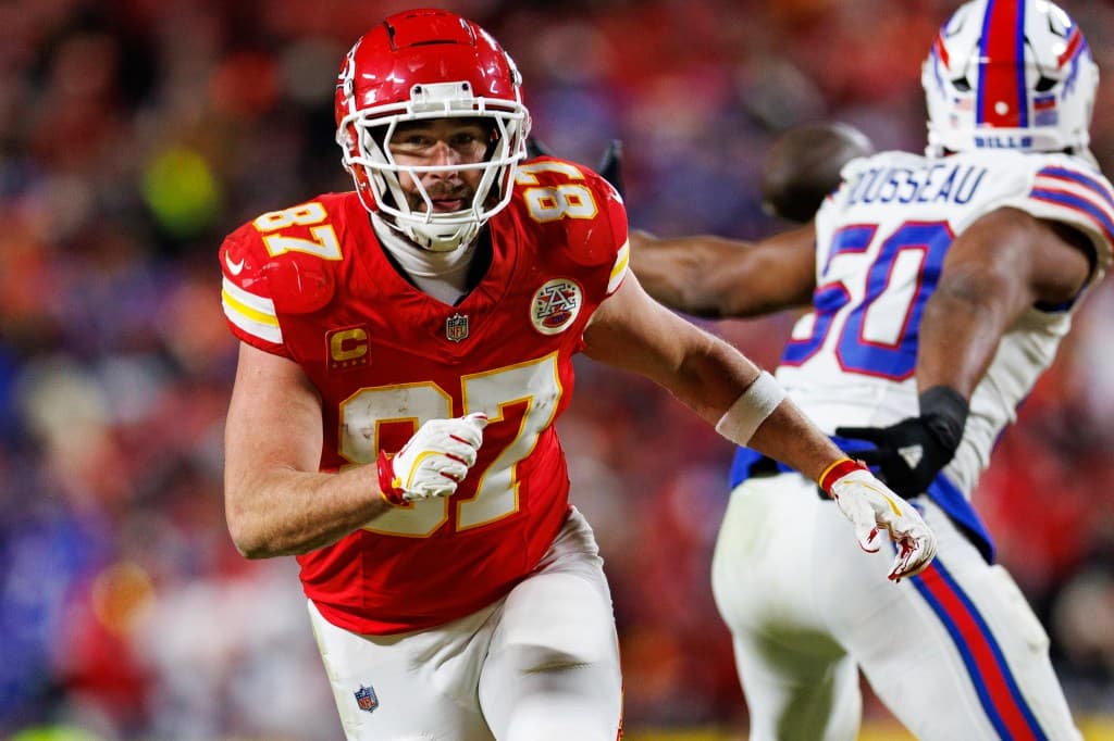 Travis Kelce Reacts to Chiefs-Bills Thanksgiving Showdown
