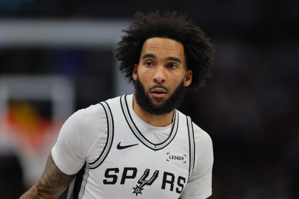 Spurs’ Julian Champagnie Defends Carter Bryant After Public Bathroom Debacle