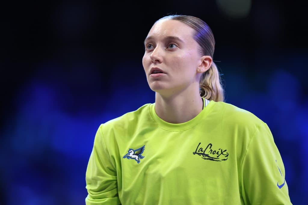 Paige Bueckers Outraged After Getting Technical Foul For Clapping