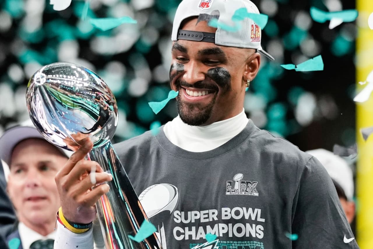 ESPN report: QB Jalen Hurts at a ‘crossroads’ with Eagles in 2026