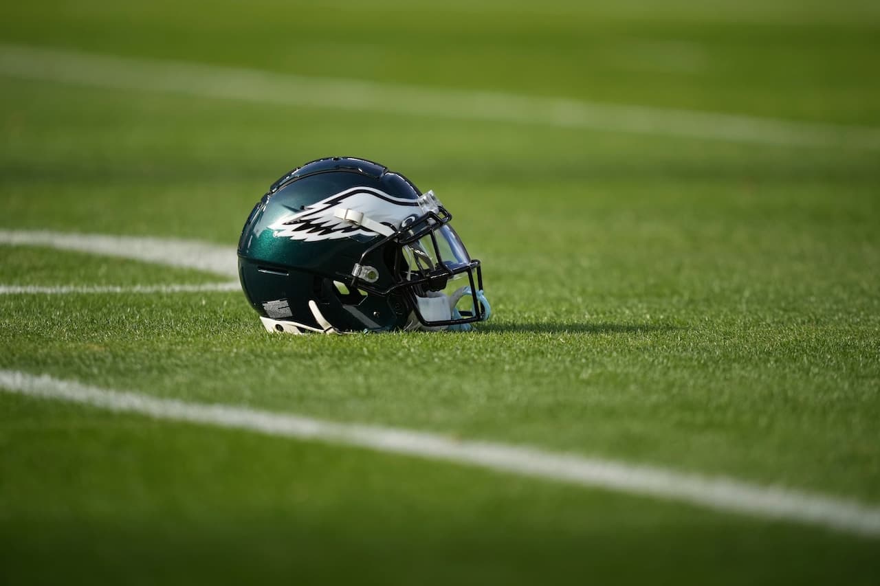 Ex-Eagles starter predicted to re-sign with Philadelphia, but does it make sense?