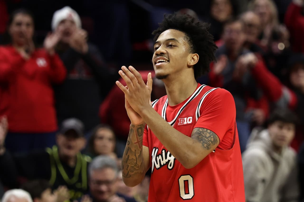 Rutgers basketball re-signs leading scorer for another season