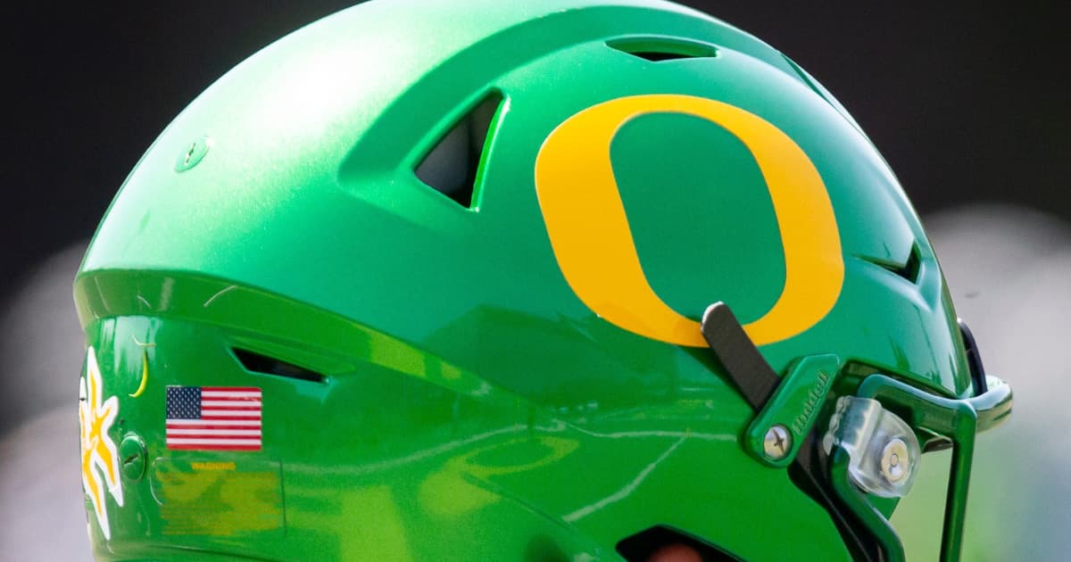 Oregon offers 2028 safety Legarrette Blount Jr., son of former standout Ducks and NFL RB