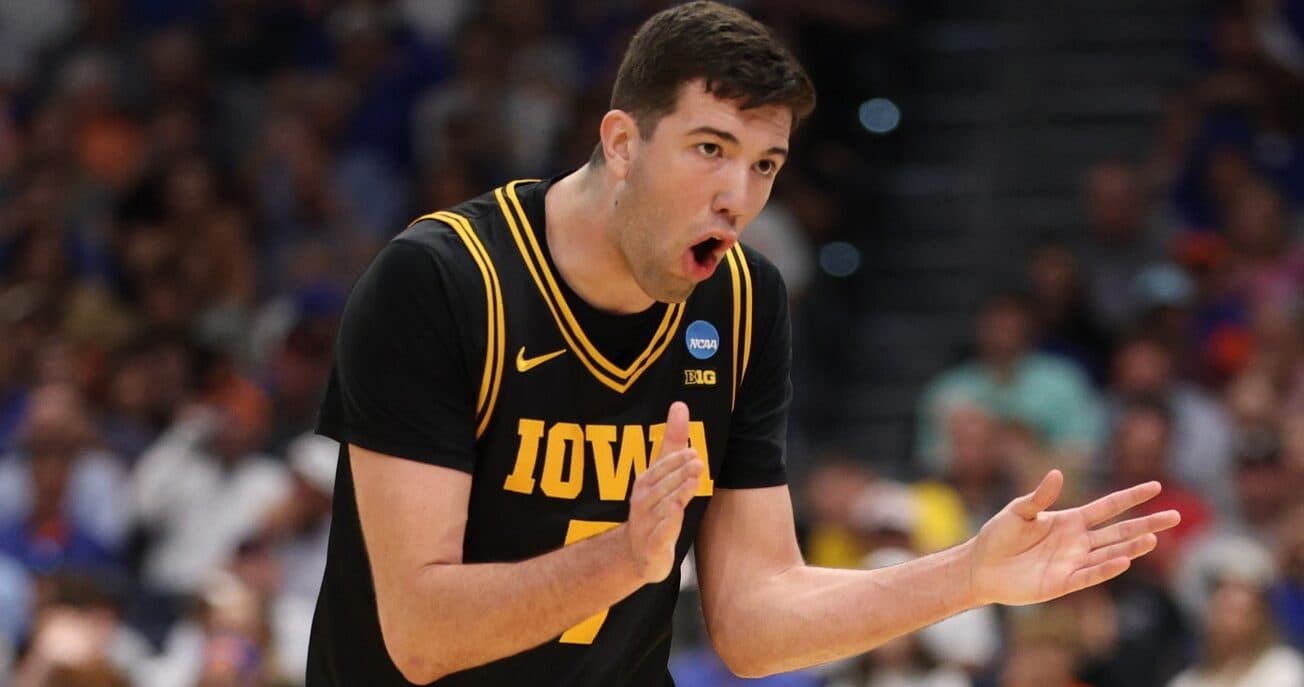 Former Iowa forward Alvaro Folgueiras commits to Louisville
