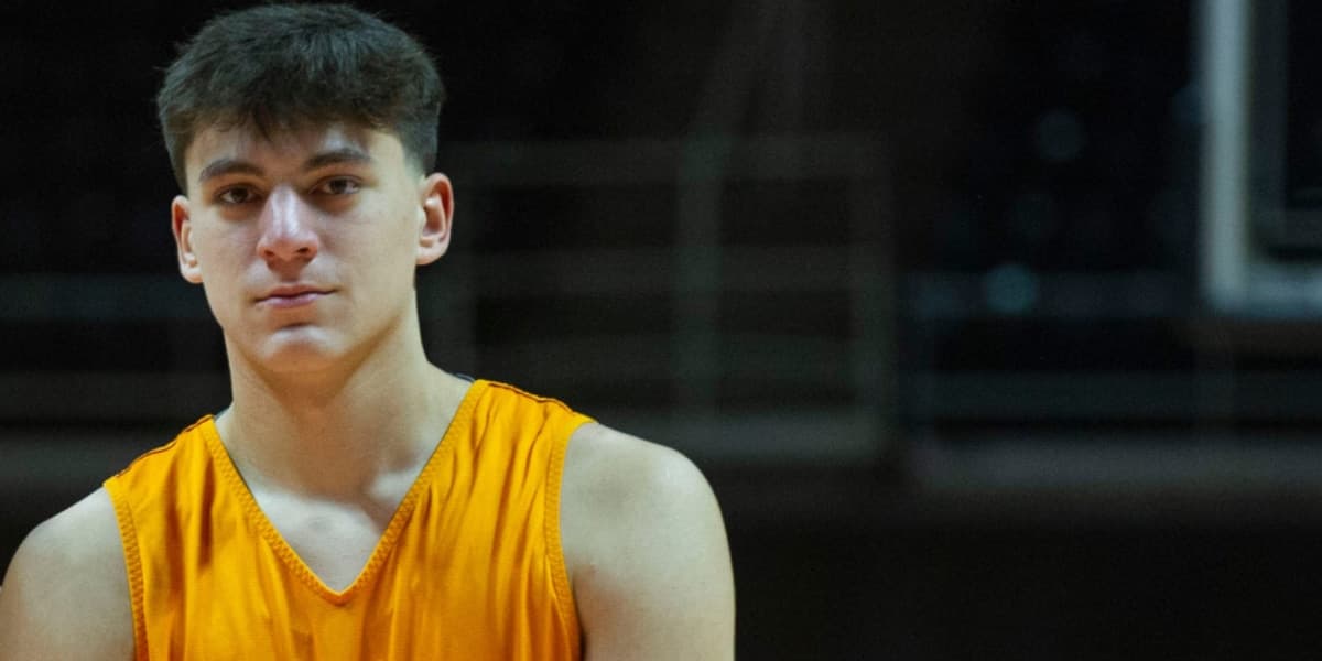 Tennessee forward JP Estrella plans to enter NCAA transfer portal