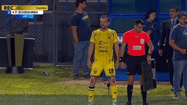 😂 Sudamericana rival once had president on the pitch 🎥