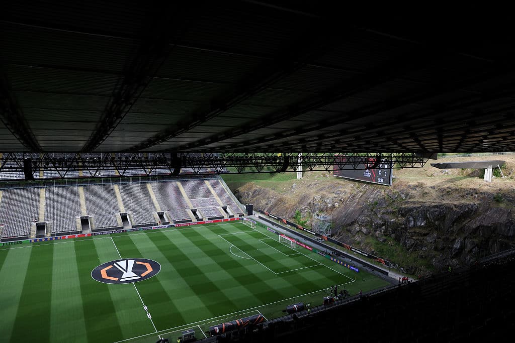 📸 Europe’s wildest stadium? Freiburg spectacle between cliff faces