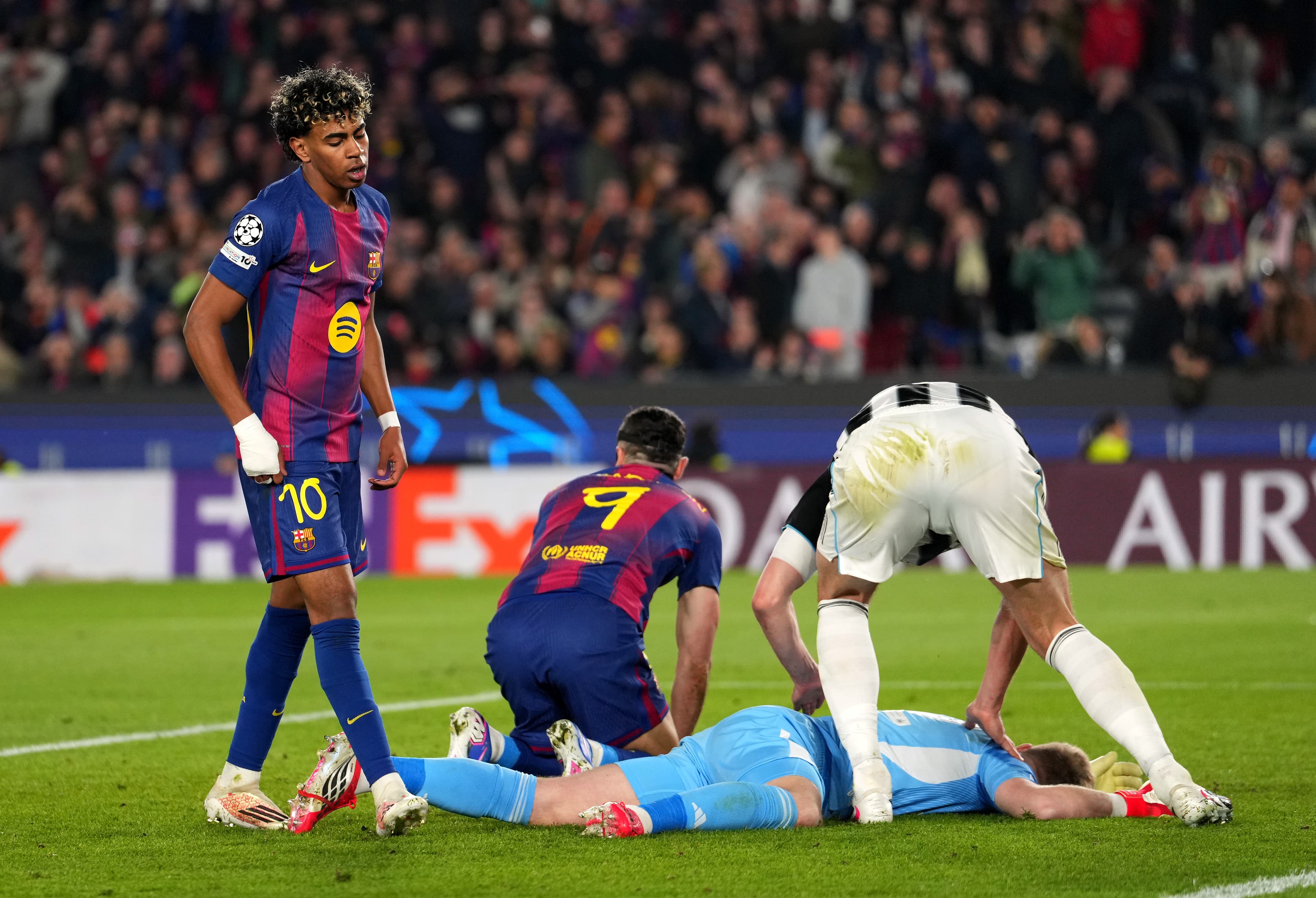 Yamal misses sitter in the box, redeems himself with penalty