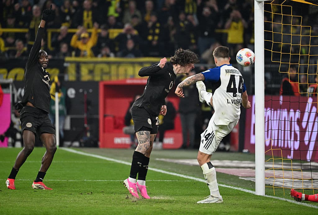 Dortmund hit three in 11 minutes for sensational Bundesliga comeback 🎥
