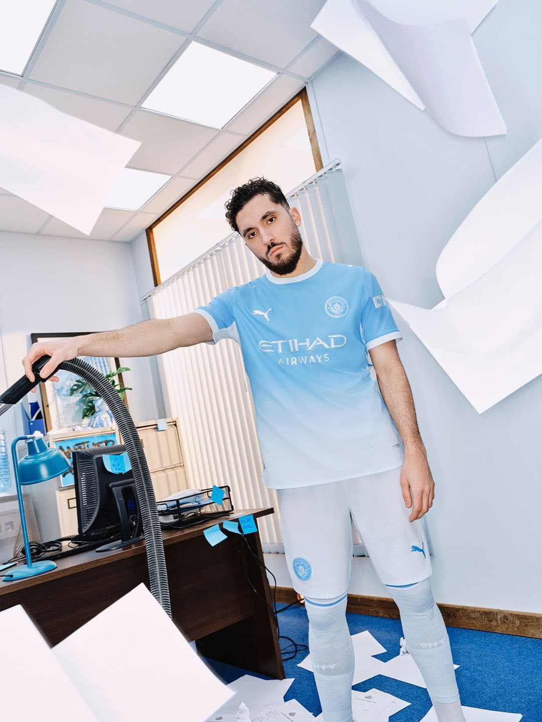 📸 Man City unveil new home kit 🌊