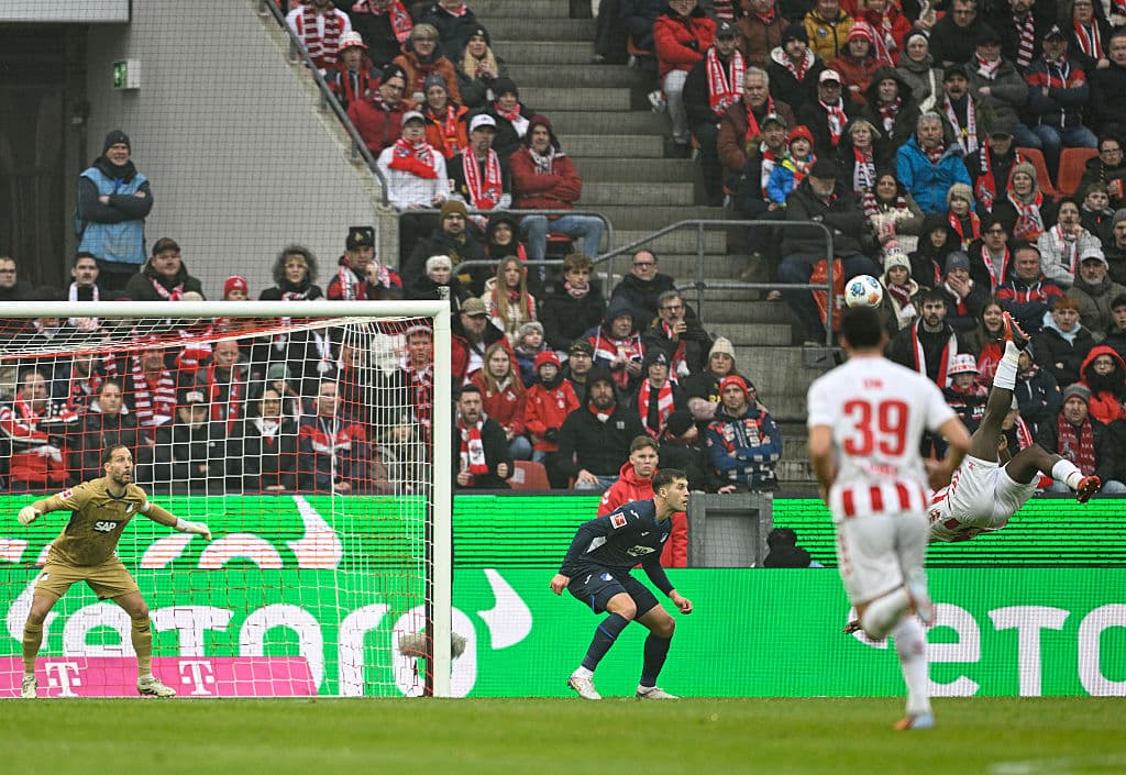 🎥 Goal of the year? This centre-back even rivals Ache