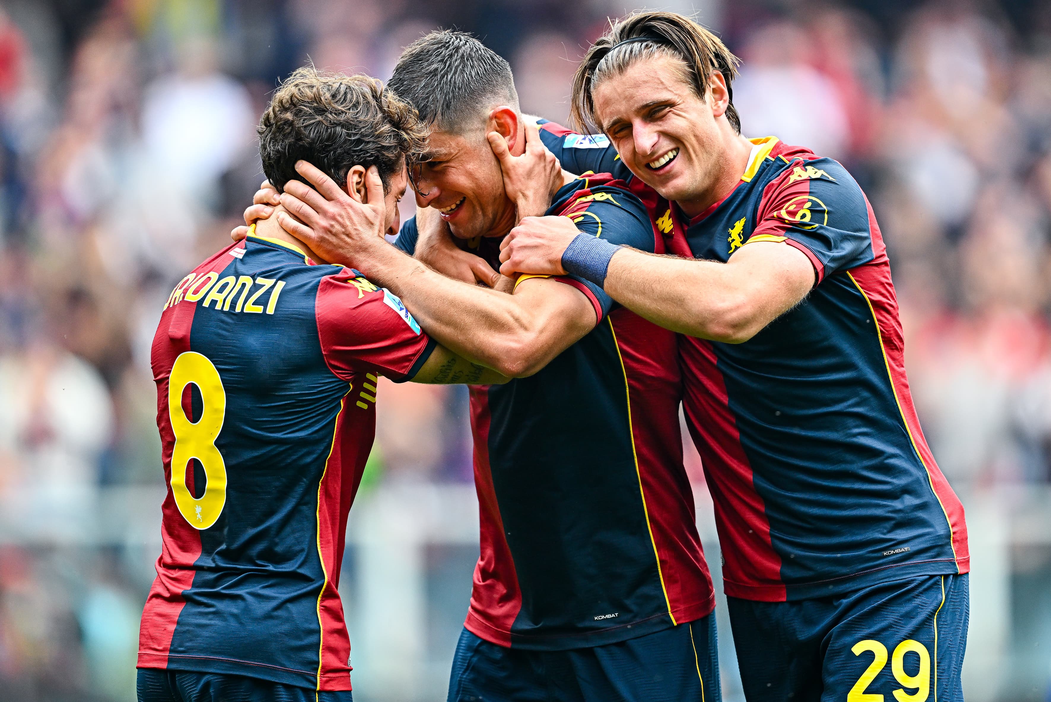 💣 Genoa (almost) safe: 2-1 v Sassuolo! Tunnel bust-up, 2 🟥, De Rossi 🥳