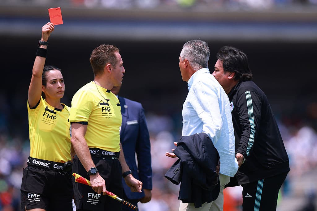 Bueno appears to hit out at Katia Itzel: now it's a woman...