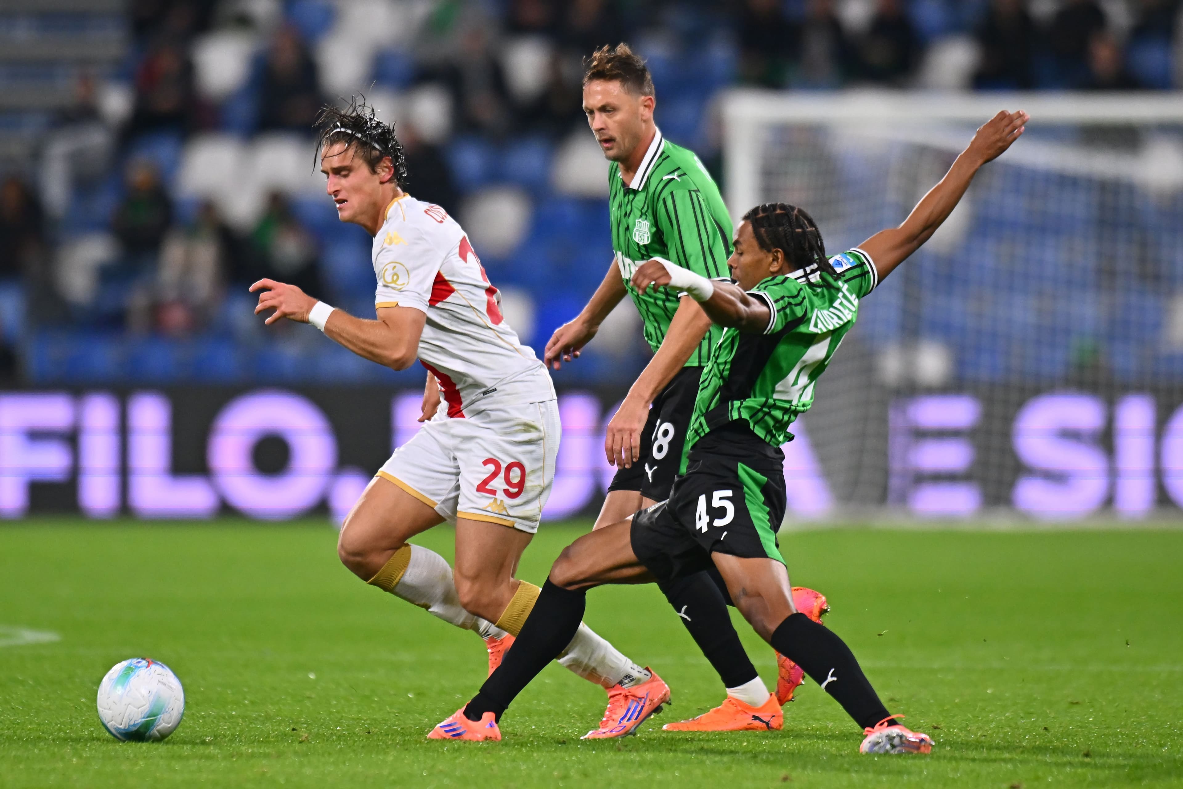 ✅ Genoa v Sassuolo official line-ups: calls on Colombo and Matic 👀