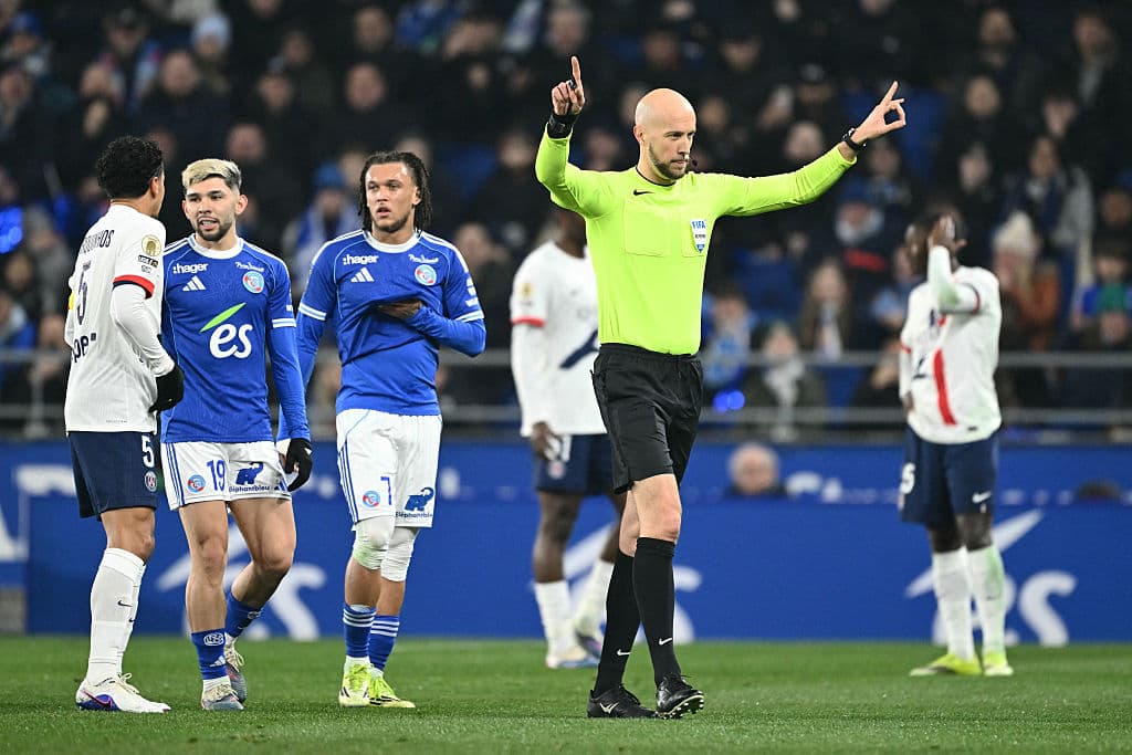 Ligue 1 to trial live audio between referee and VAR in PSG match