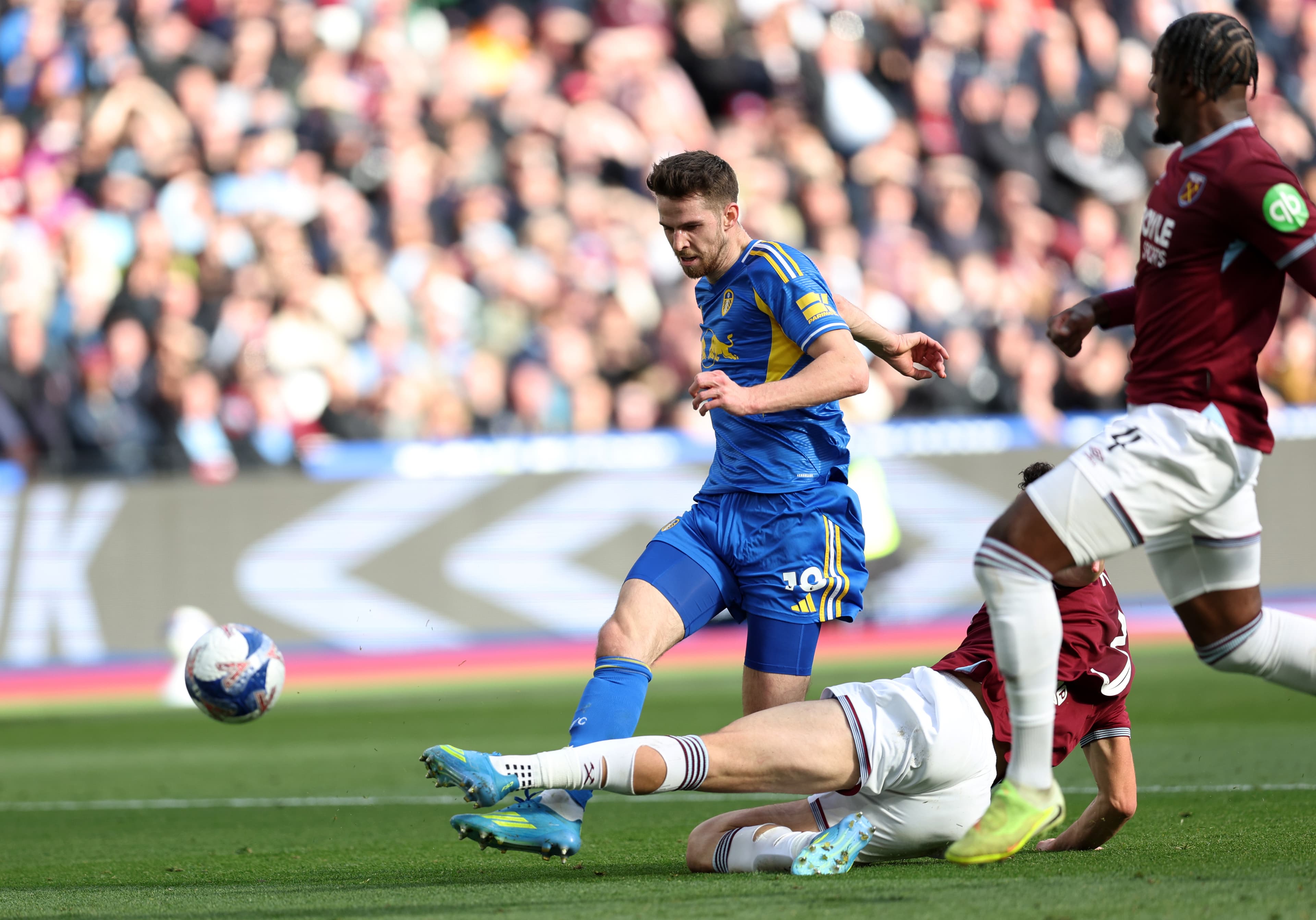 Leeds and Germany midfielder suffers potential huge blow vs West Ham 🤕
