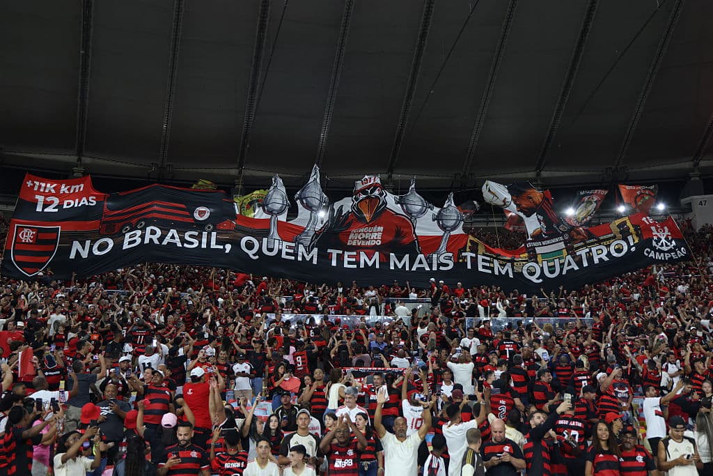 📹 Flamengo fans taunt Palmeiras with four-time Liberta mosaic