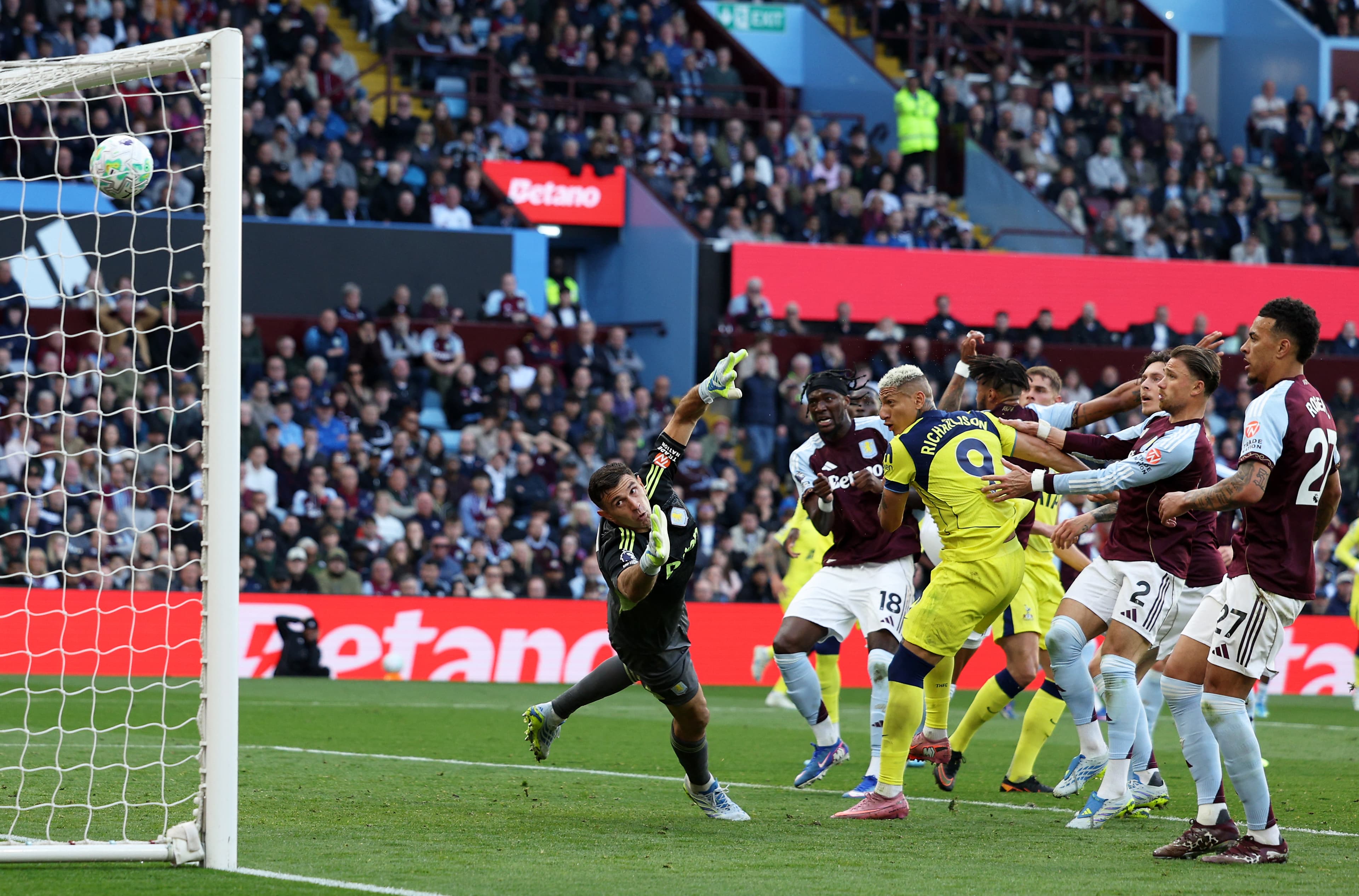 🔢 Stunning stats highlight Villa's dismal first-half against Spurs