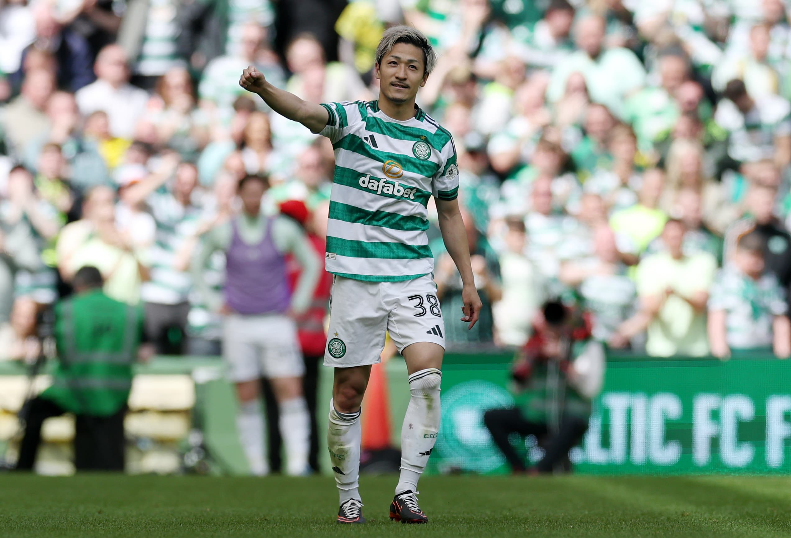 🎥 Maeda hits goal of his life as Celtic close in on Glasgow derby win 😲