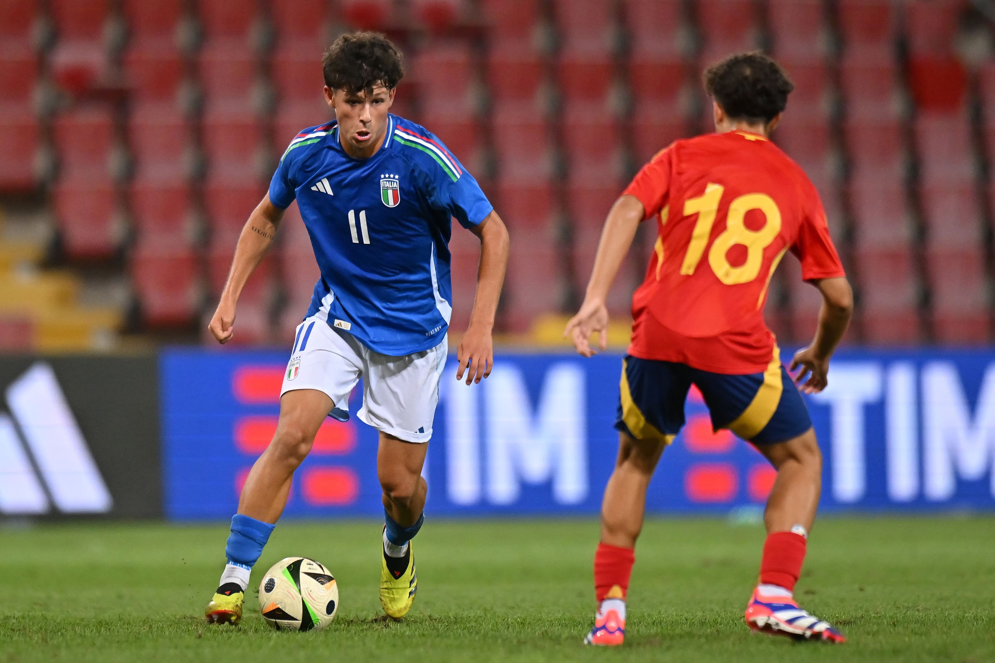 🇮🇹 Born late in the year? In Italy, you don't play! Other countries' fixes 🧠