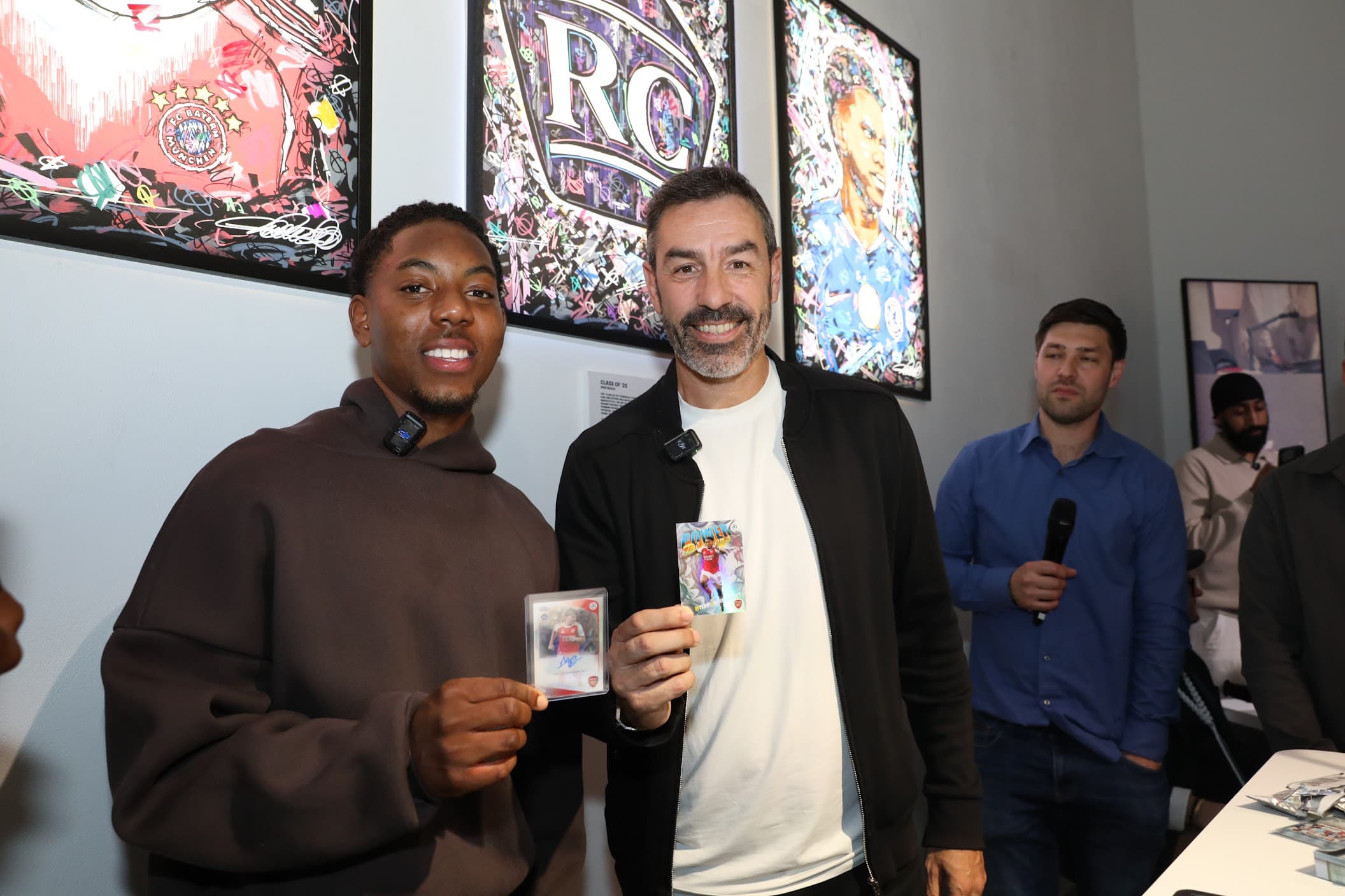 Arsenal heroes surprise fans at impressive Topps exhibition in London