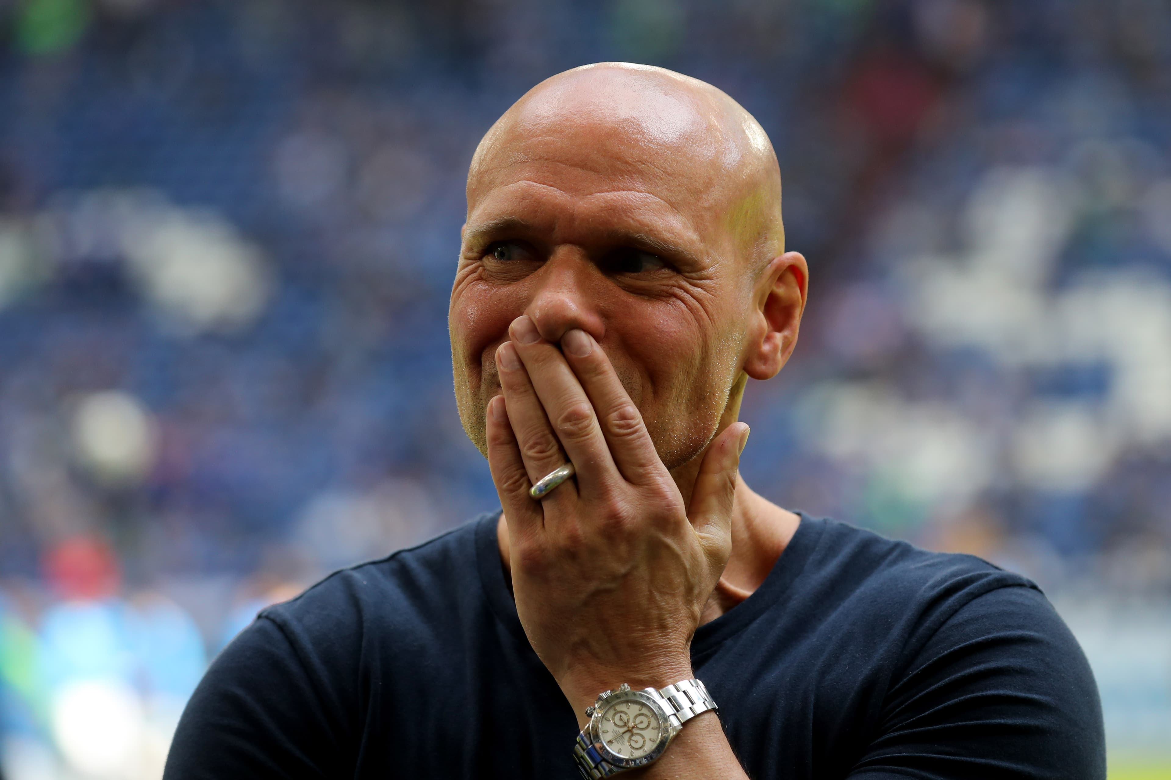 🎥 That's my captain: S04 fan & Legat go wild after goal