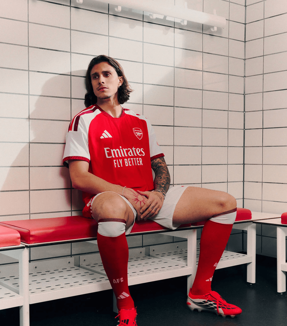 🚨 Arsenal unveil their new home kit