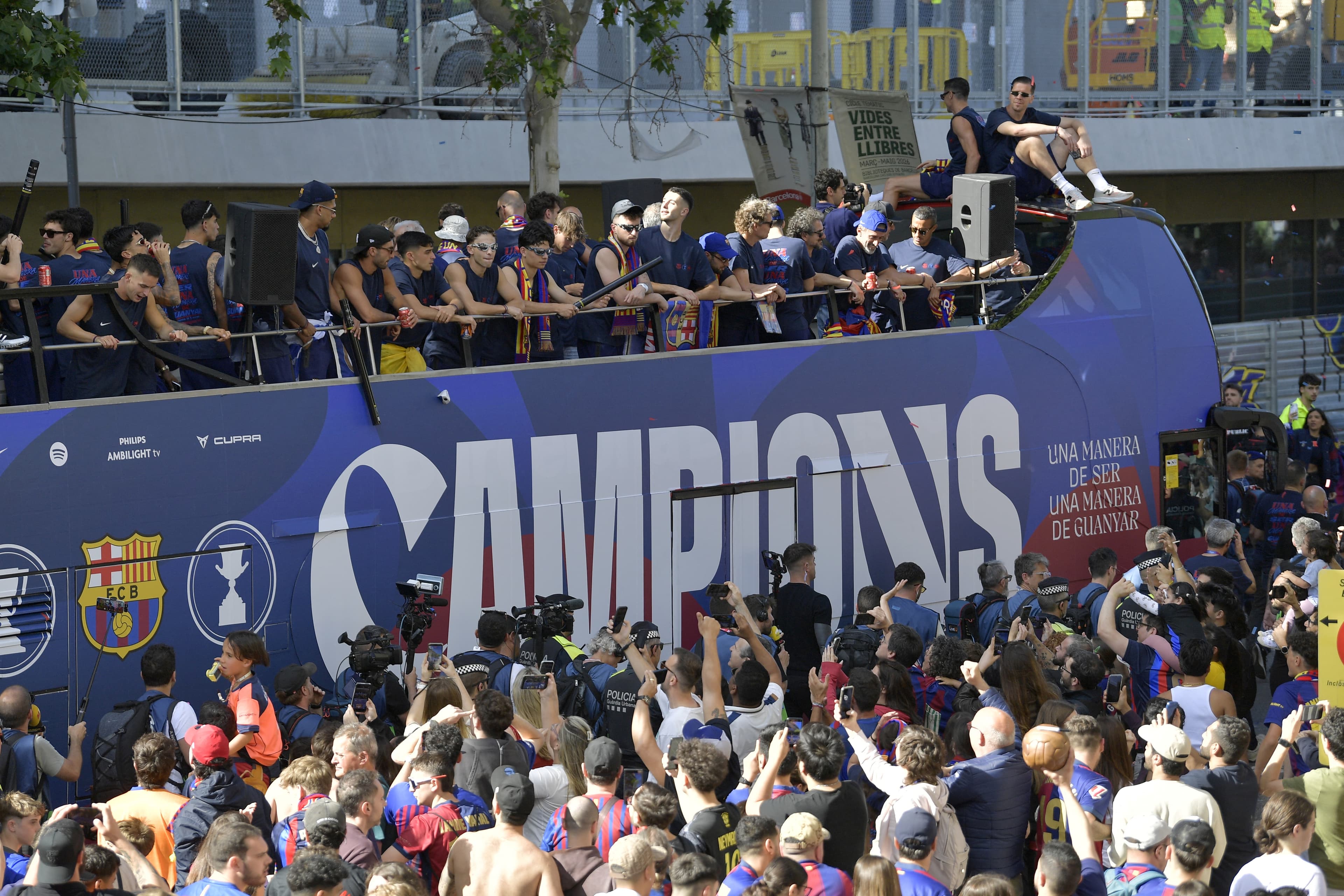 🗞️ Joy in Barcelona and quake at Chamartín, Tuesday's front pages