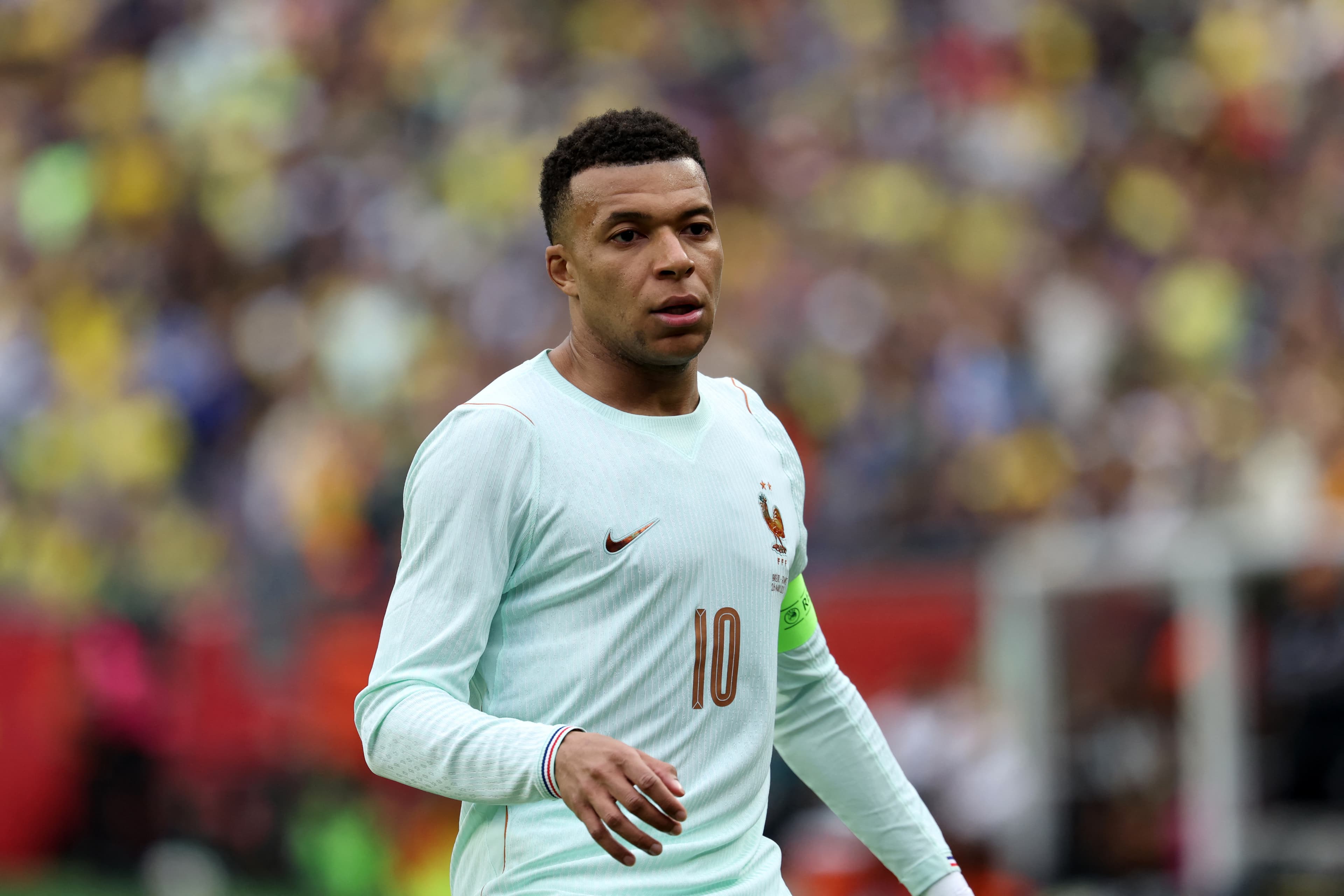 🥐☕️ FC Breakfast: Mbappé and Vinicius invited, France in green 🌿