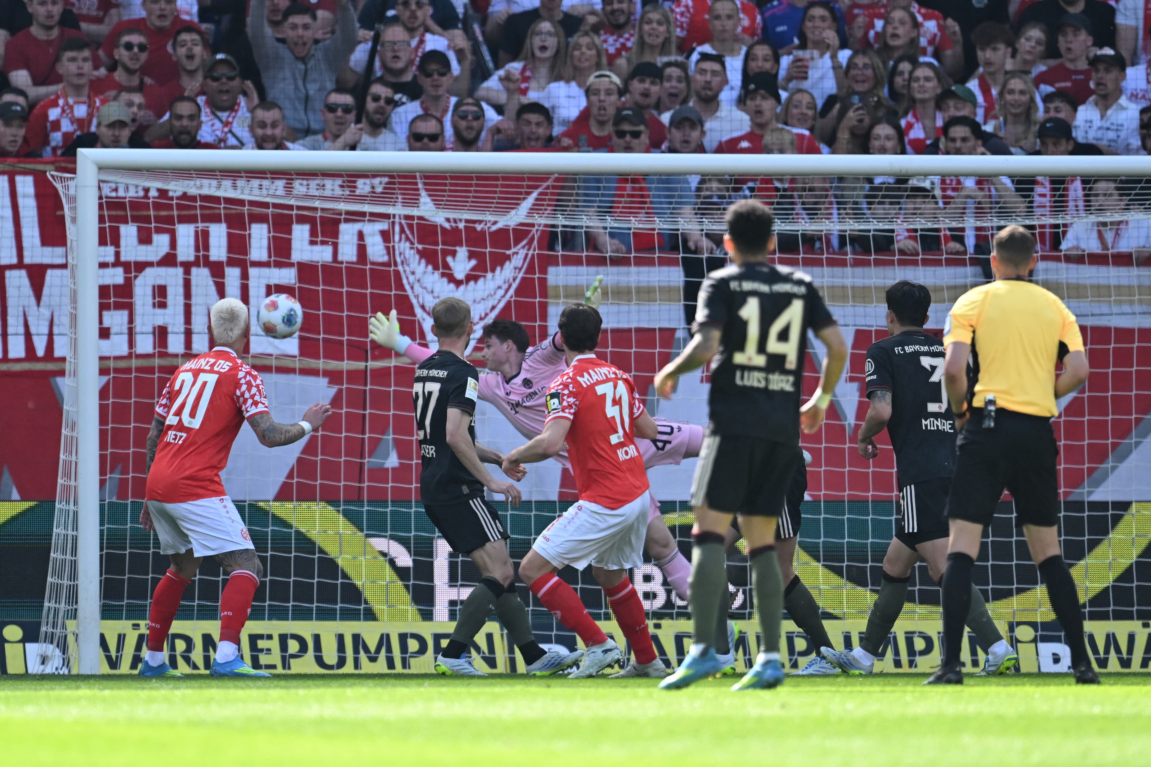 📊 Bayern switch off in stunning fashion during horror half at Mainz