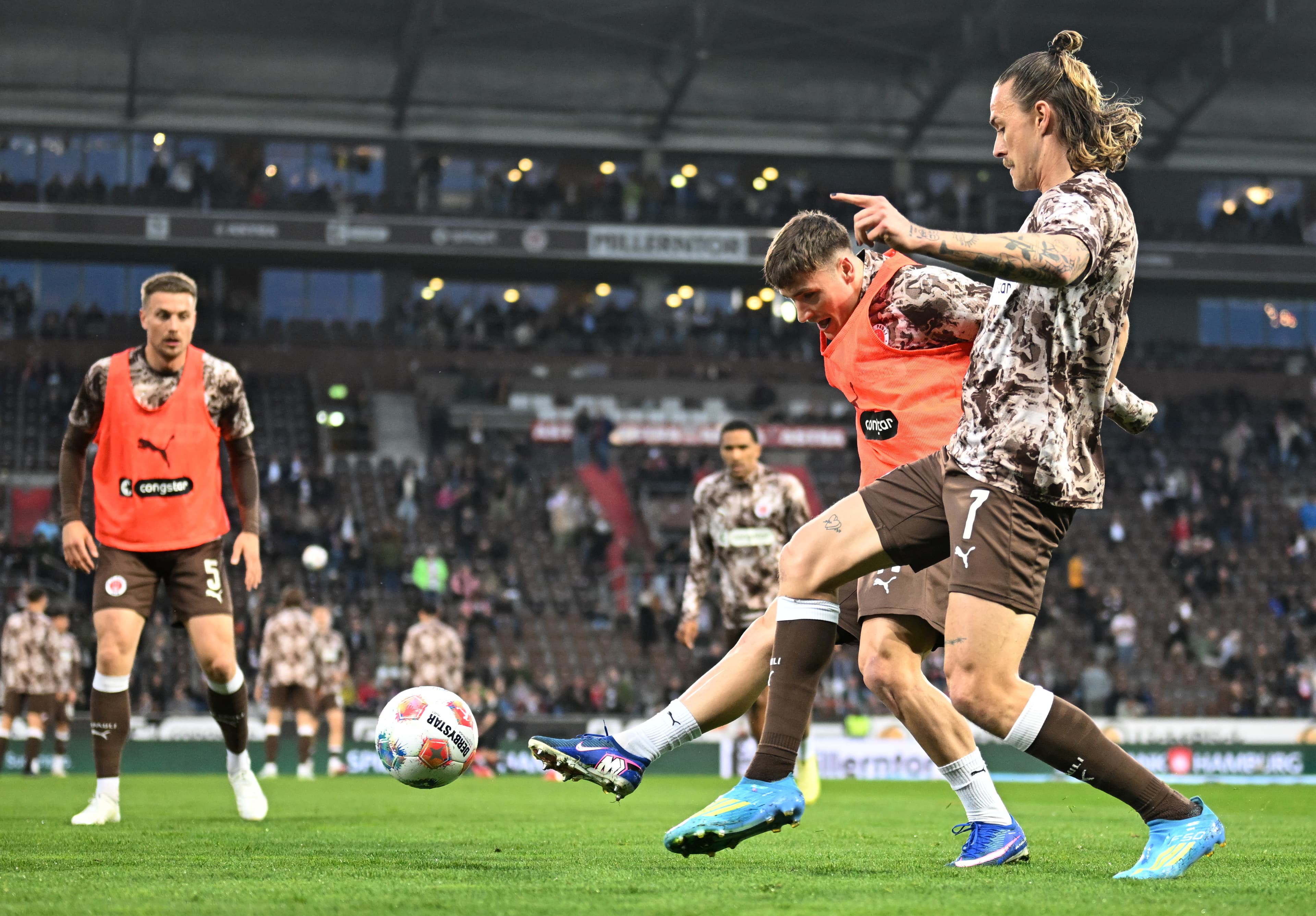 📹 Crystal clear: fans hold mini New Year party at Millerntor