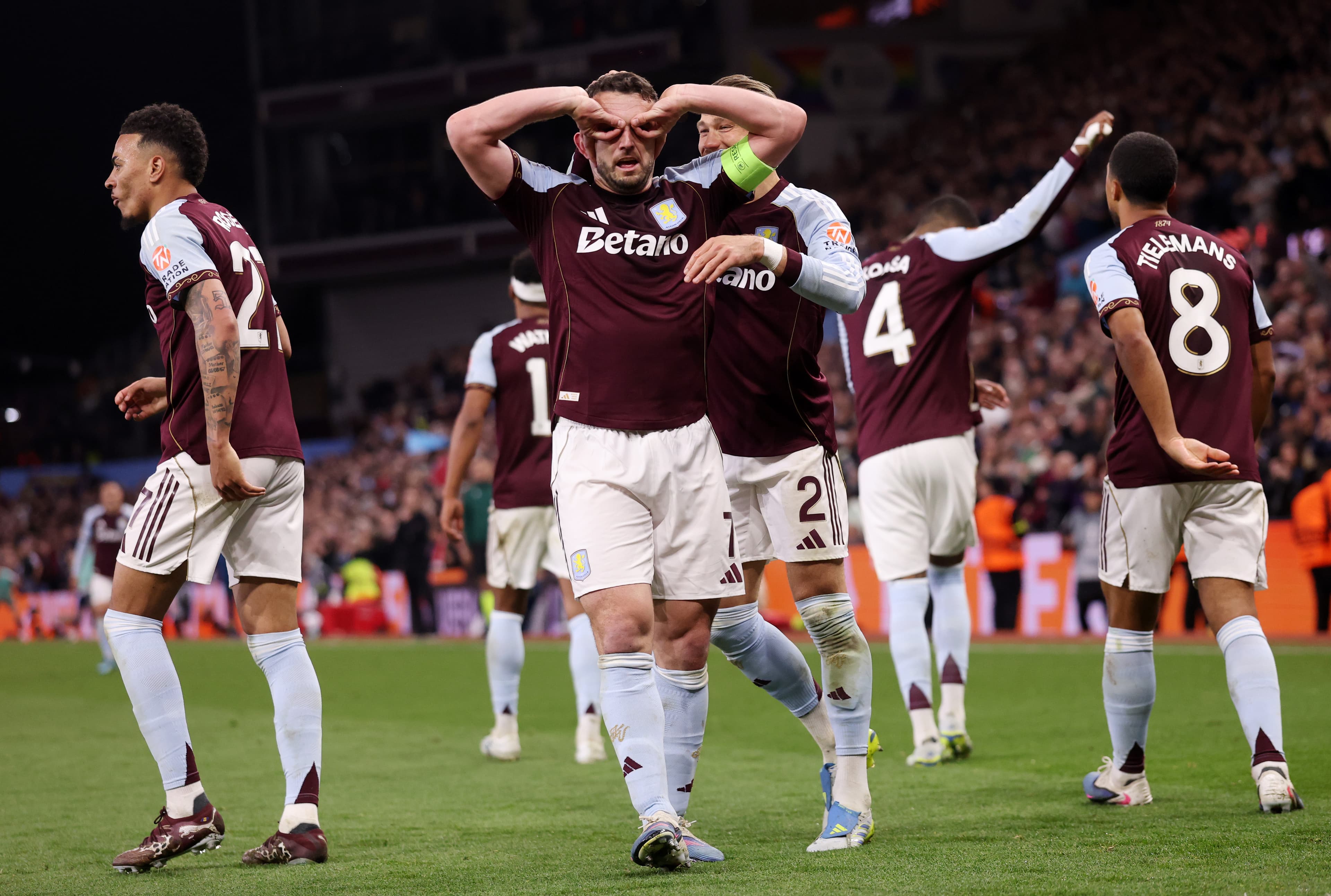 Europa/Conference: Villa stun Forest, Freiburg rematch, Palace in final!