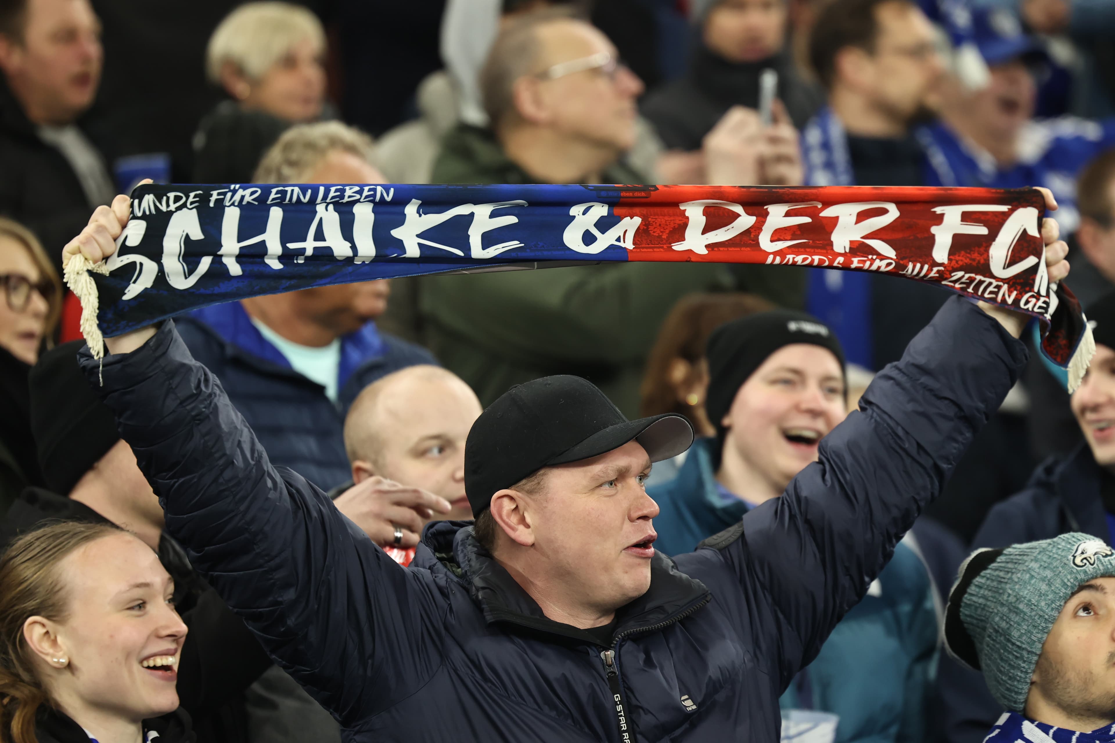 😍🎥 Schalke & FCN: fans put on huge promotion choreo