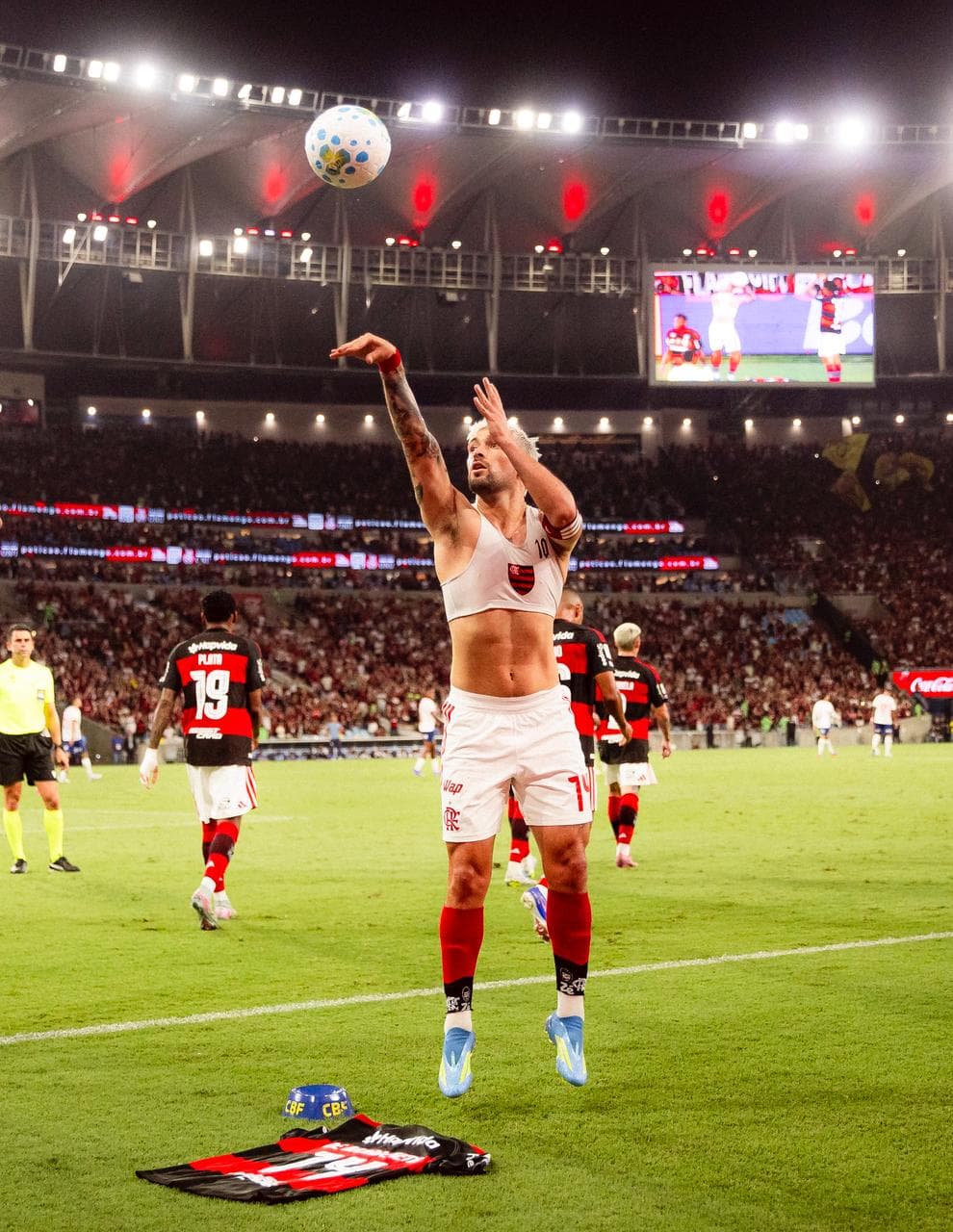 With tribute to Oscar, Fla beat Bahia and keep chasing Palmeiras