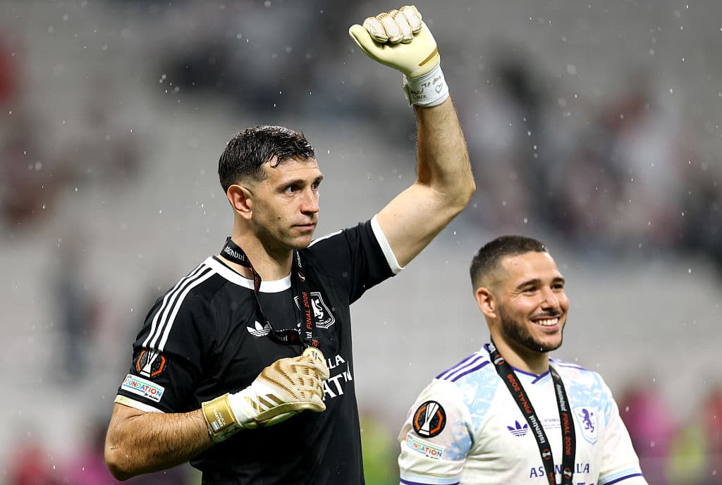 🎙️ Today I broke my finger: Dibu Martínez has Scaloni worried