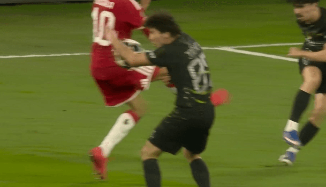 📺 Bayern furious: no red, no penalty! CEO: referee not up to it 🤬