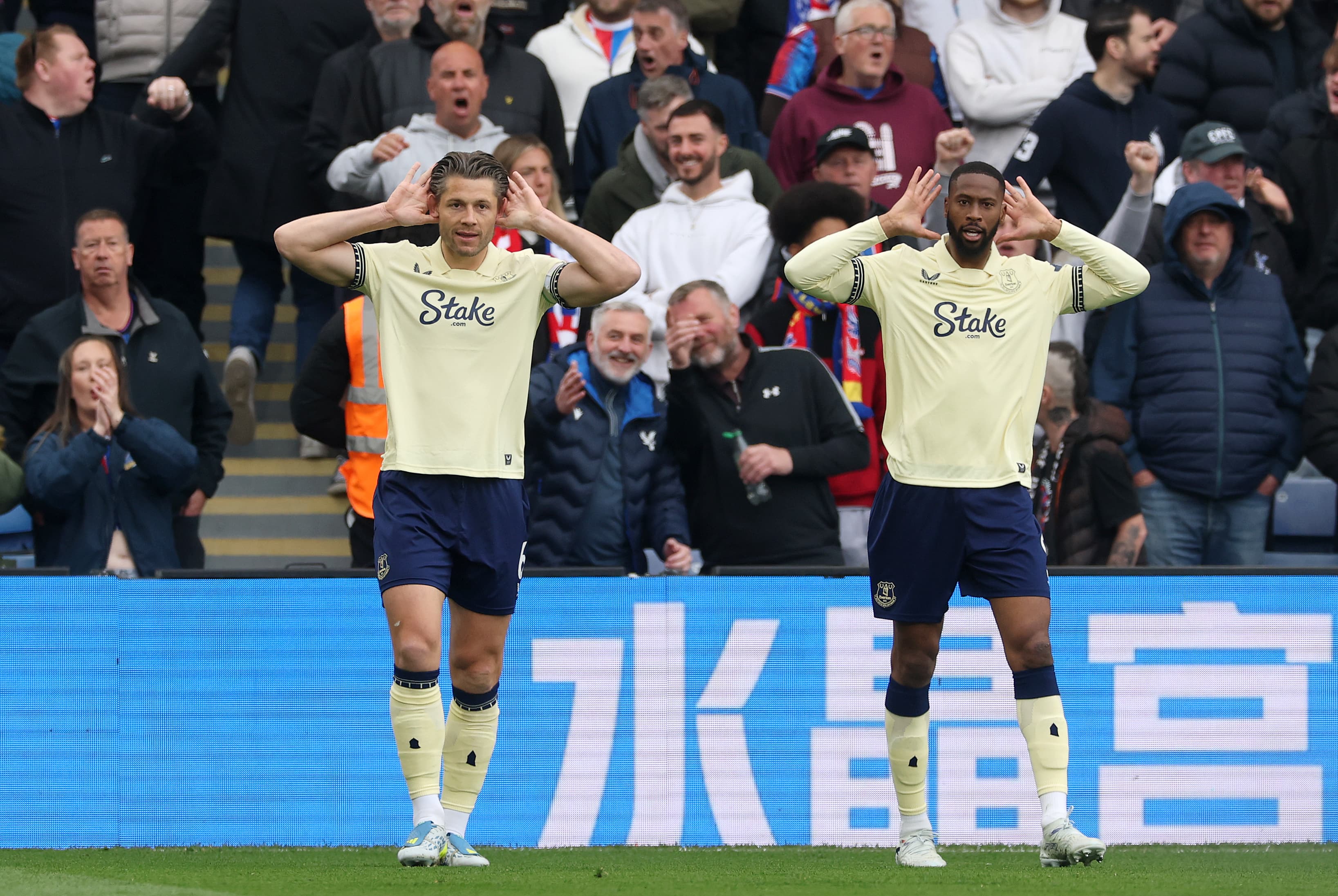 Unlikely Everton scorer shows value of veteran leadership 💪