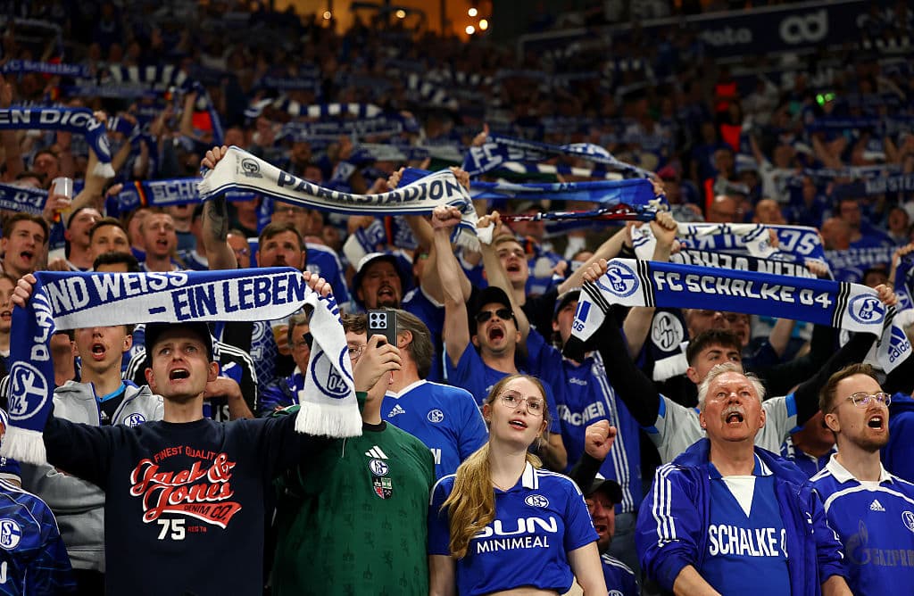 🔼 Up for good this time? Schalke seal Bundesliga return