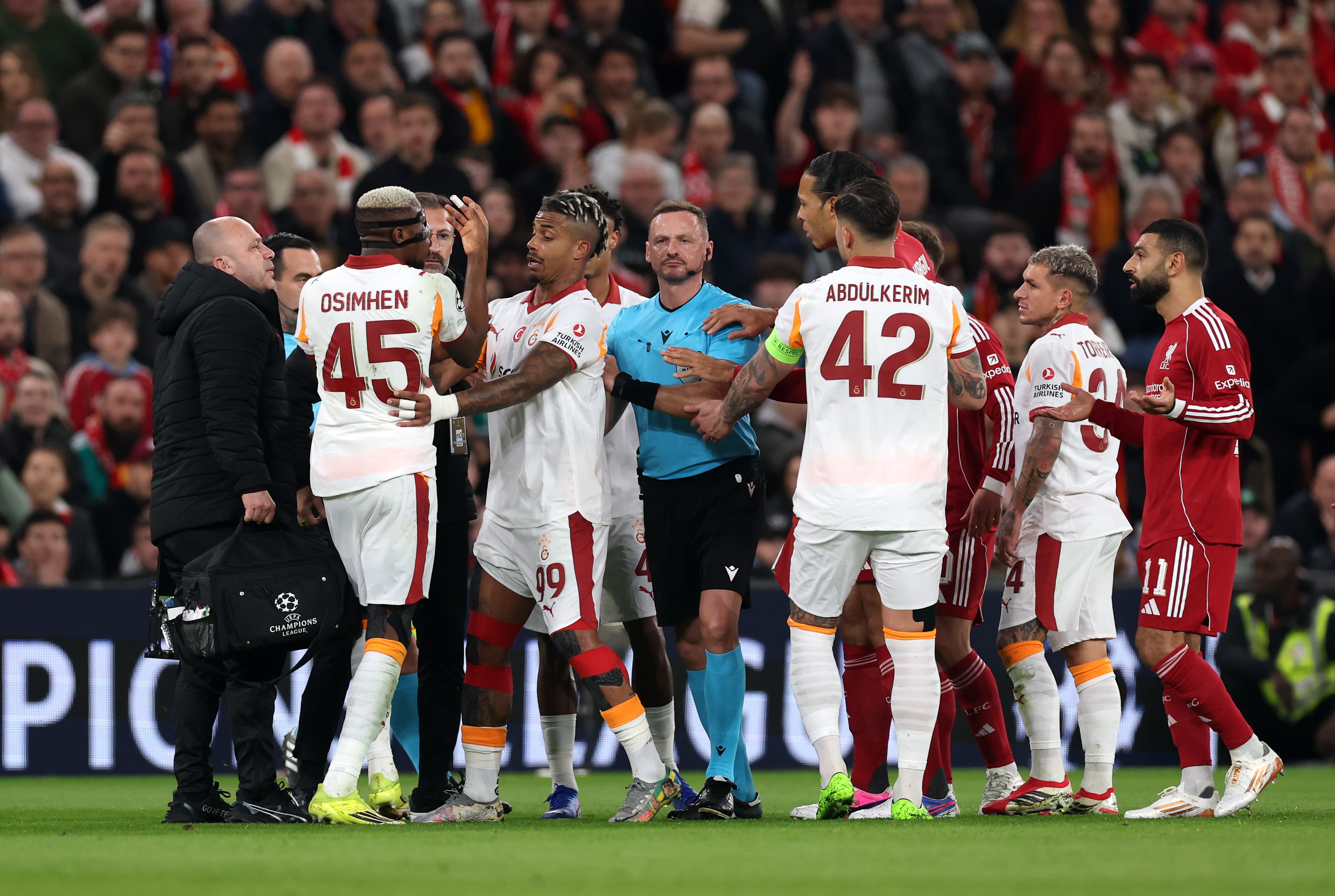 🚨 Shock in Liverpool: Gala star forced off