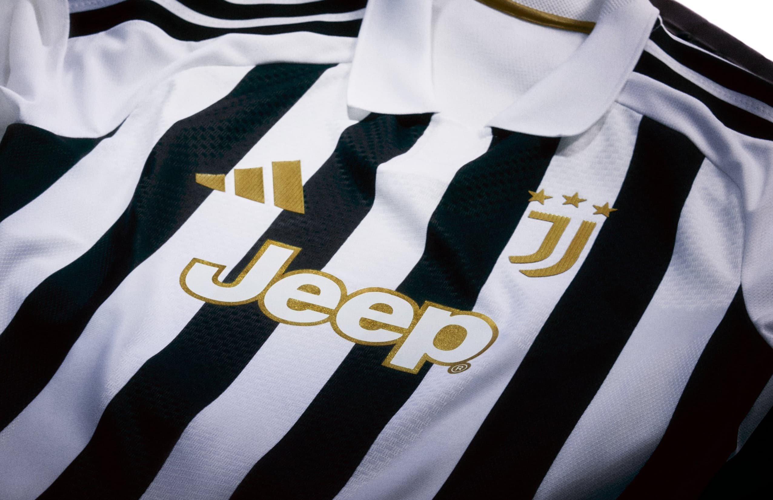 🚨 Official: Juventus unveil their new home shirt!