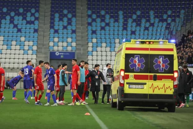 😱 Turkey Under-21 manager knocked unconscious after protesting!