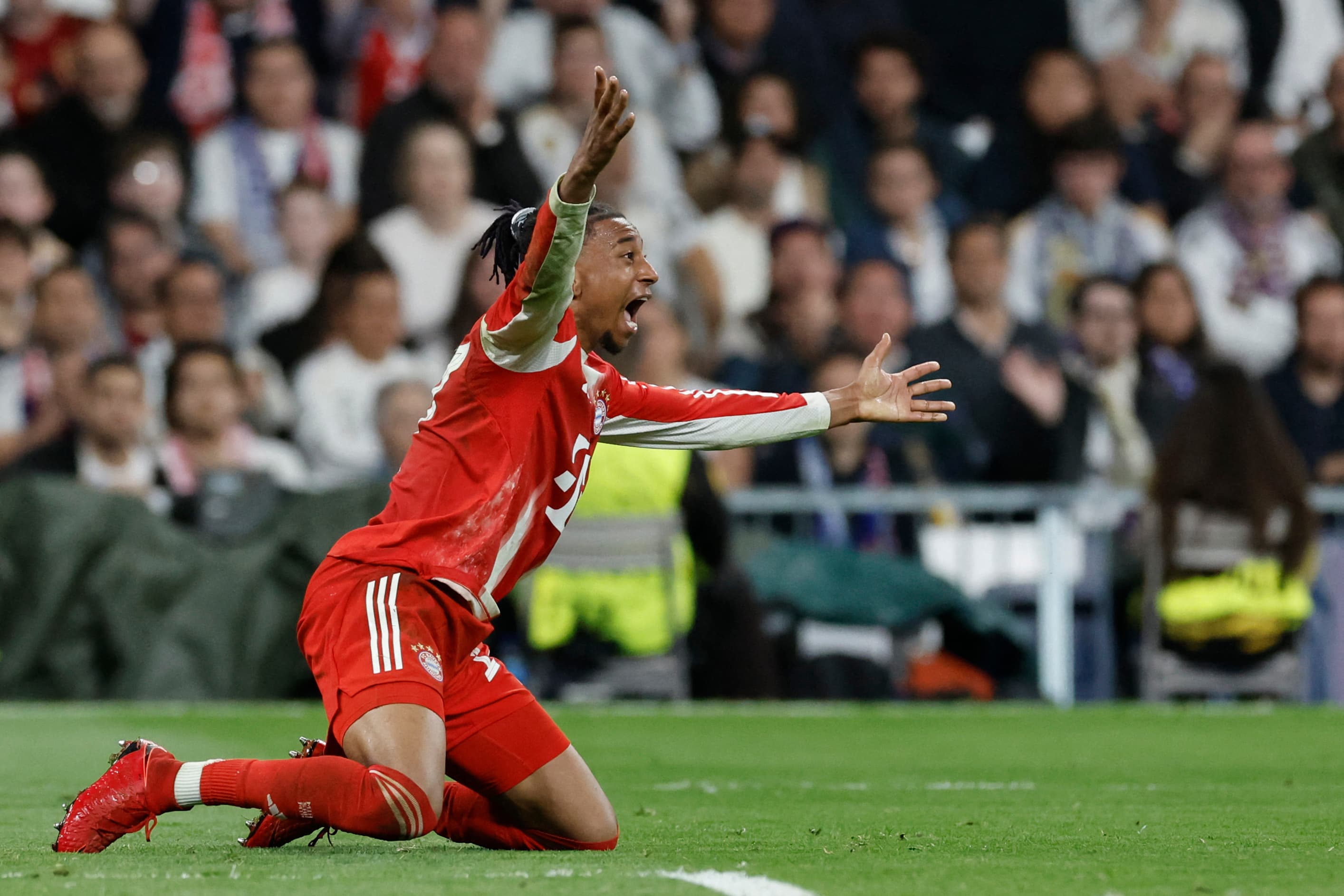 📸 Olise is stunned: should Bayern have had a penalty here?