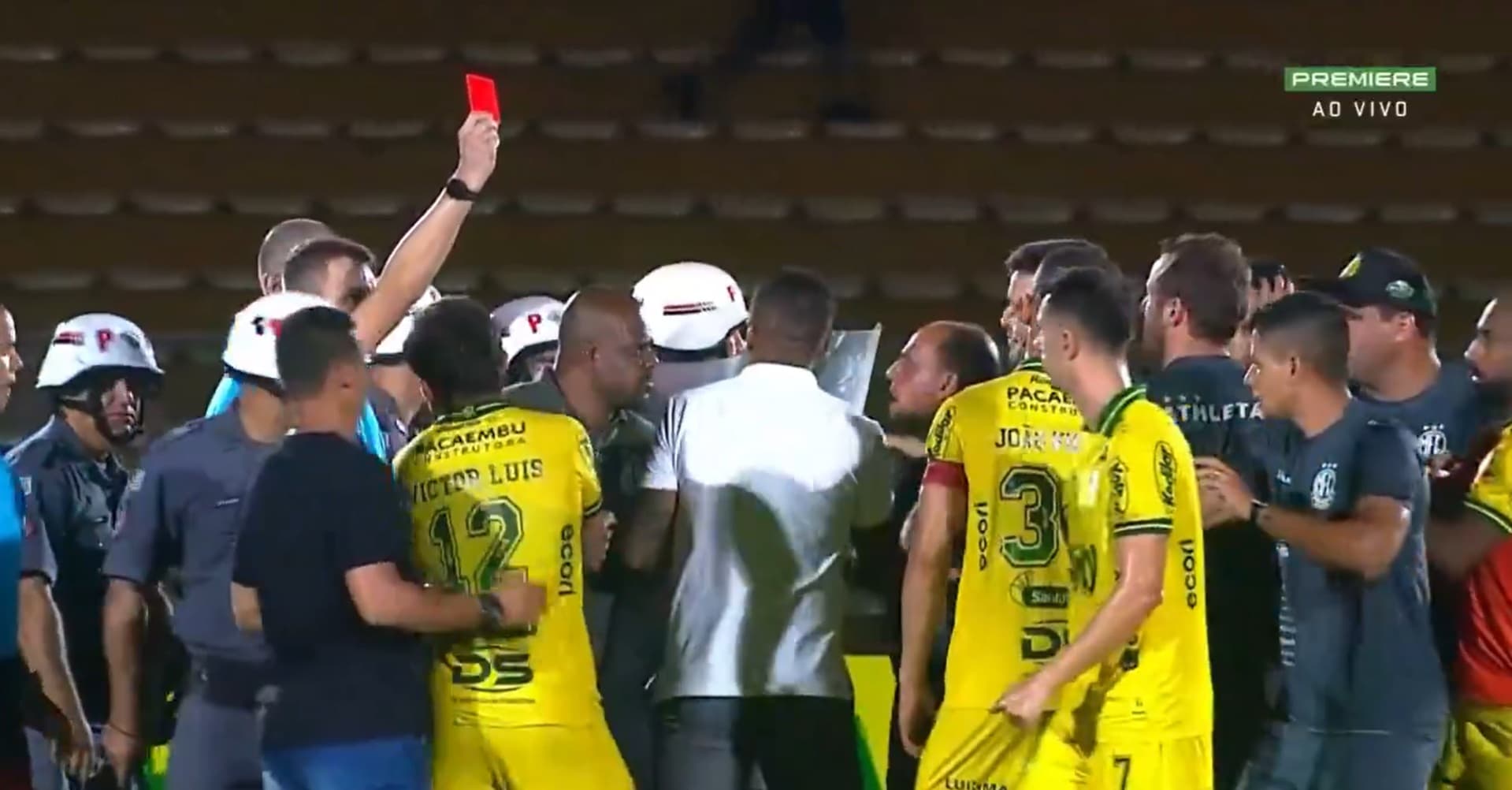 📹 Fury at refereeing and calls to walk off in the Brasileirão