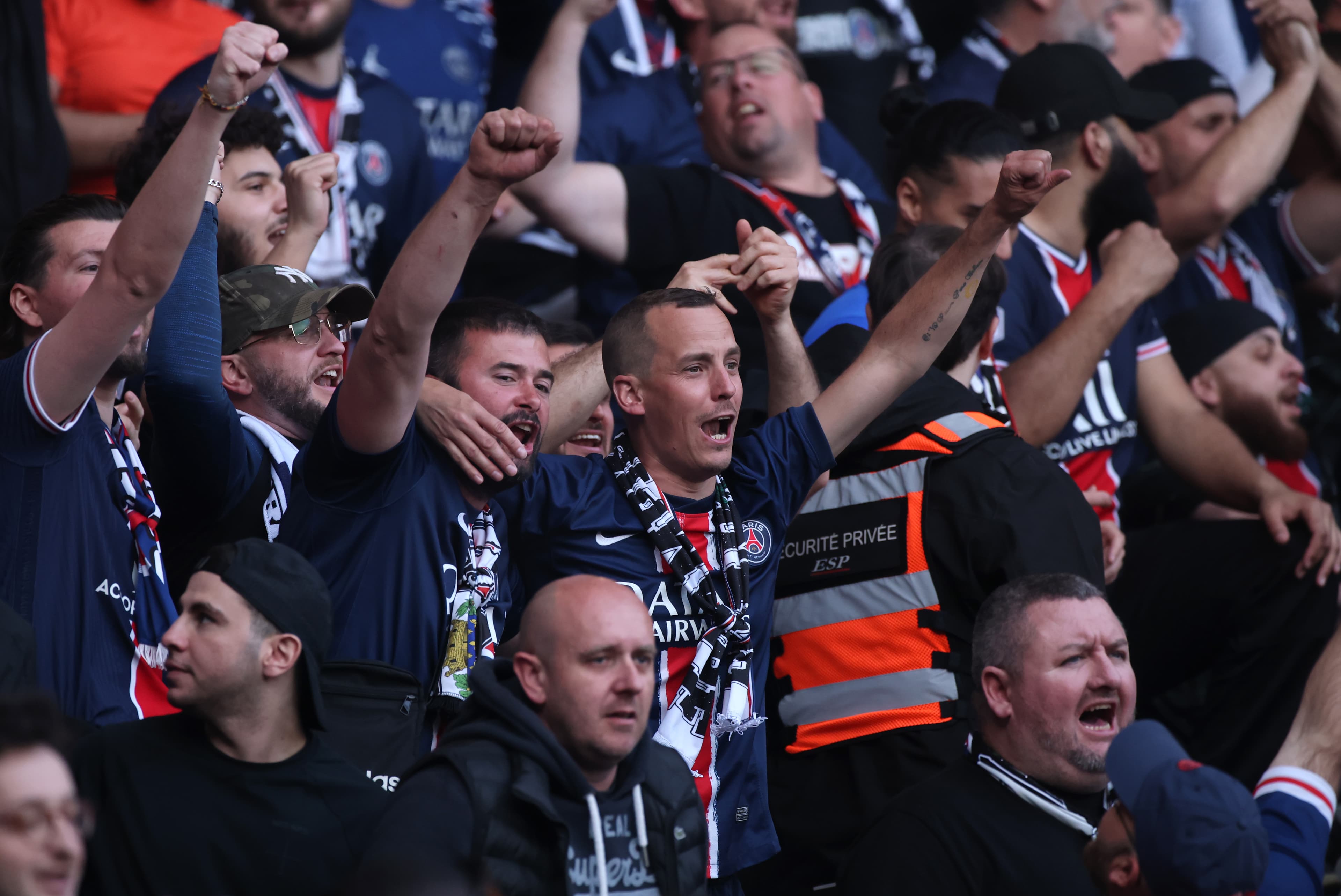 📸 Are Bayern worried now? Fierce PSG choreo before CL blockbuster