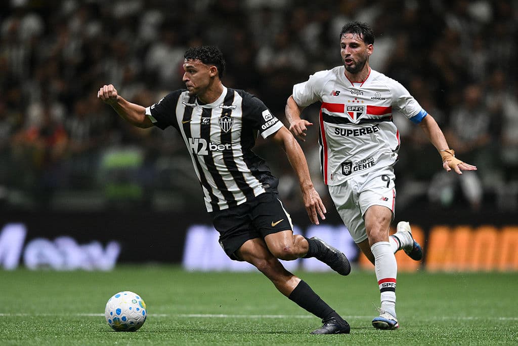 Determined Atlético-MG end São Paulo’s unbeaten run and take top spot