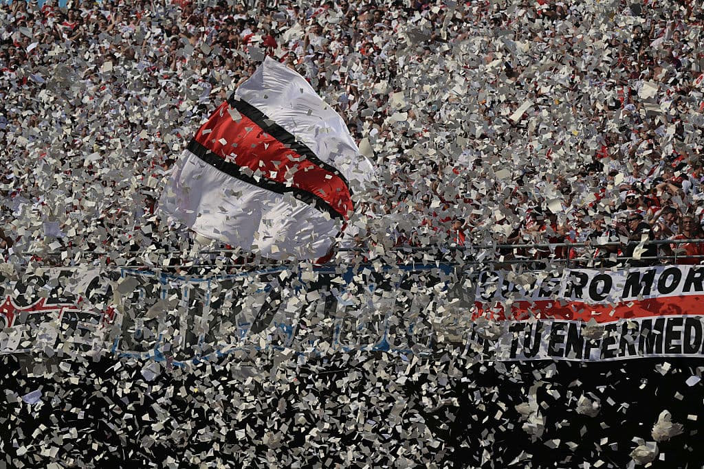 52 tonnes of paper: River fans' wild derby display 🇦🇷