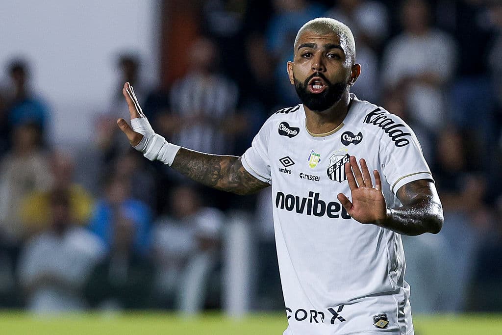 🎥 Gabigol spat at after Santos slip-up; watch