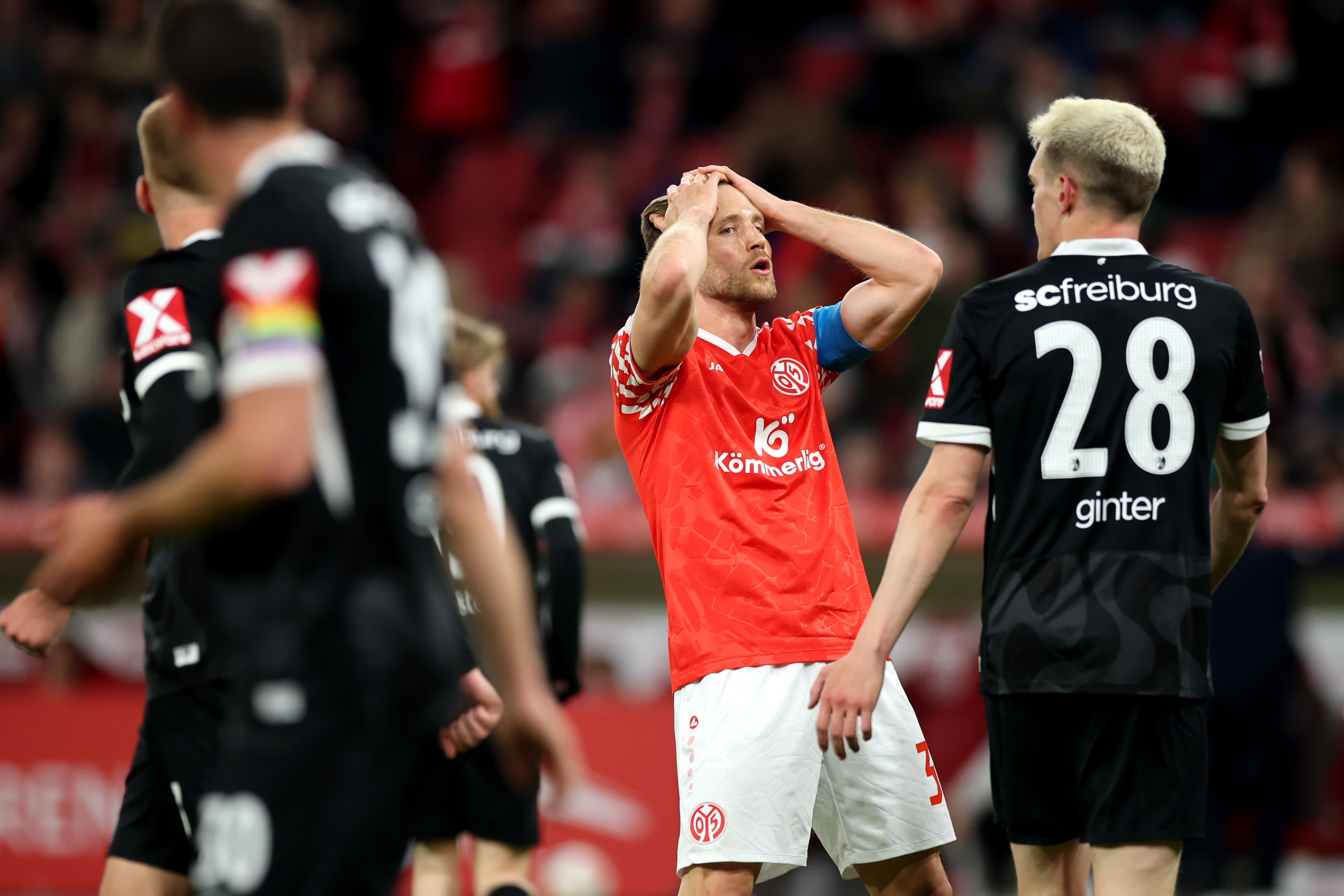 Stuffing 18 things in: Ginter jokes about his handicap v Mainz