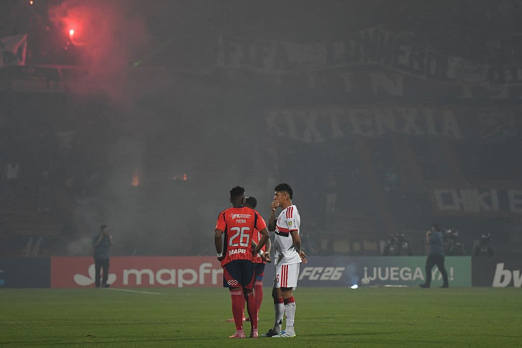 📲 Social media react to chaos in Flamengo’s Libertadores clash